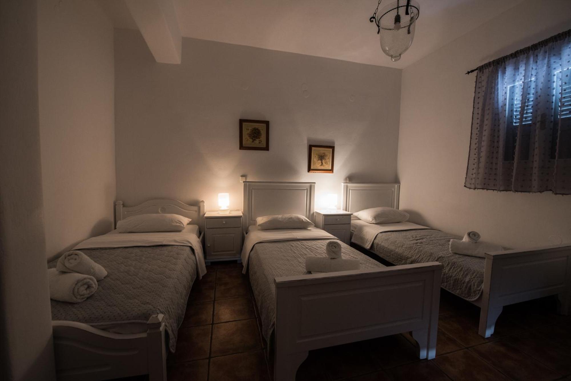 Ostria Studios & Apartments Alikí Buitenkant foto